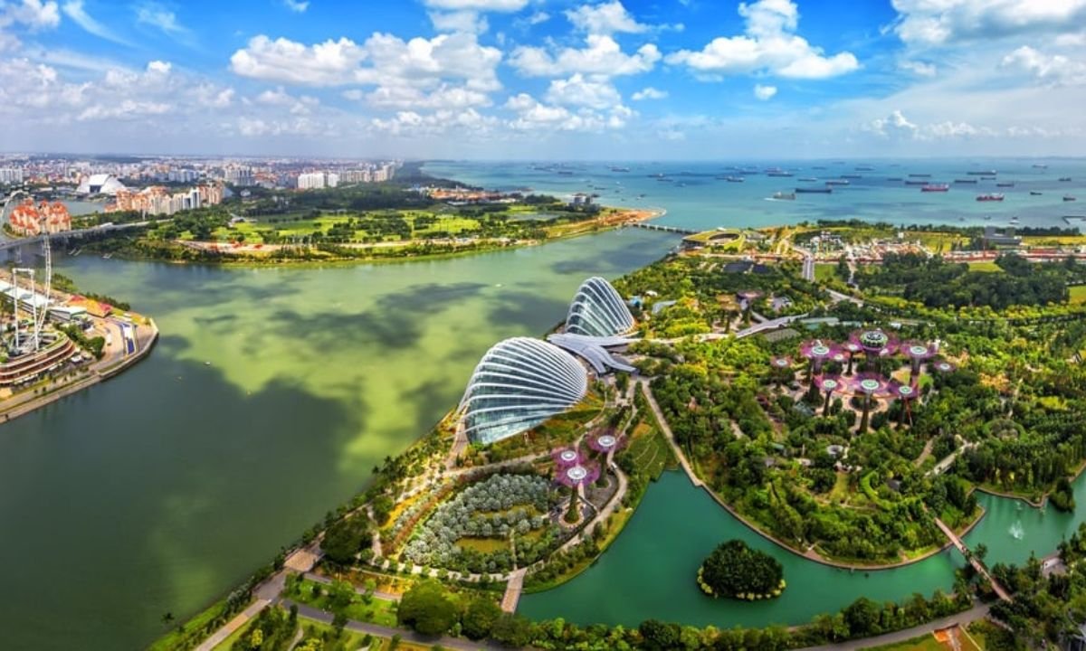 Singapore’s Travel Boom: International Arrivals Set to Break Records in 2025